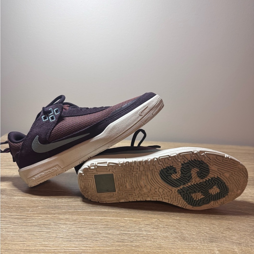 Boys Nike SB sneakers.